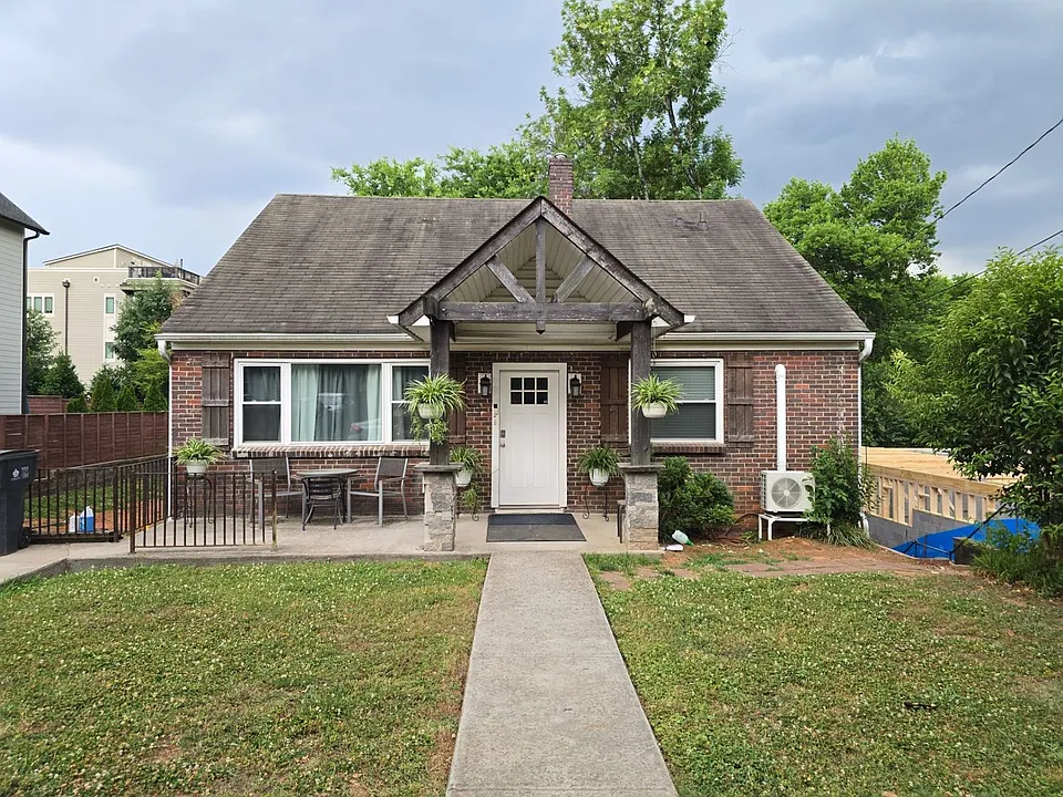 217 Auten St
