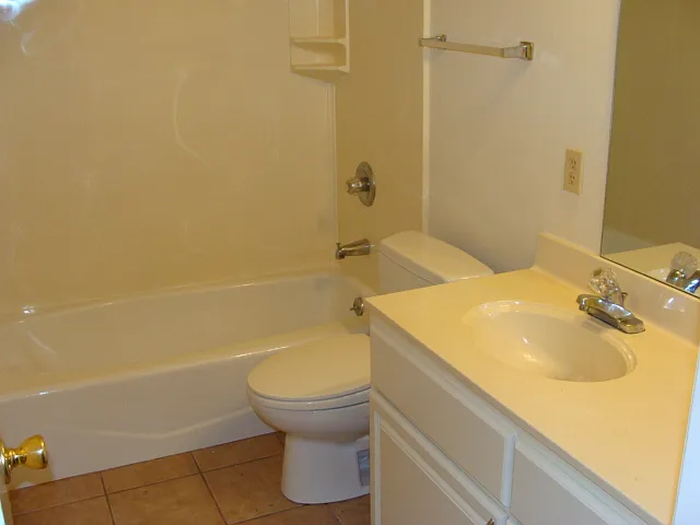 404 Neches St #G — Photo 11