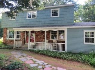 4 Nottingham Way S, Clifton Park, NY 12065