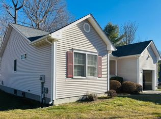 186 Heather Glen Ln, Groton, CT 06355