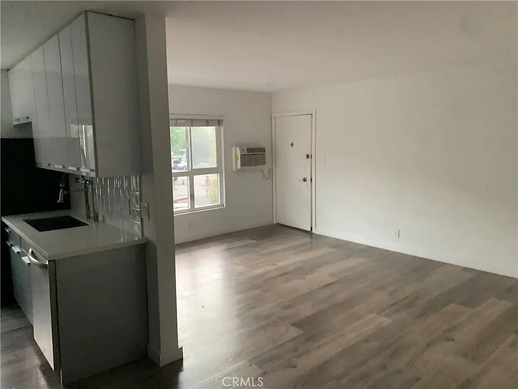 702 S Saint Andrews Pl — Photo 4