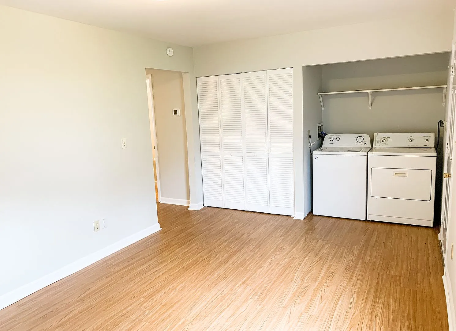 4 Bedroom 2.5 Bath Townhouse — Photo 2