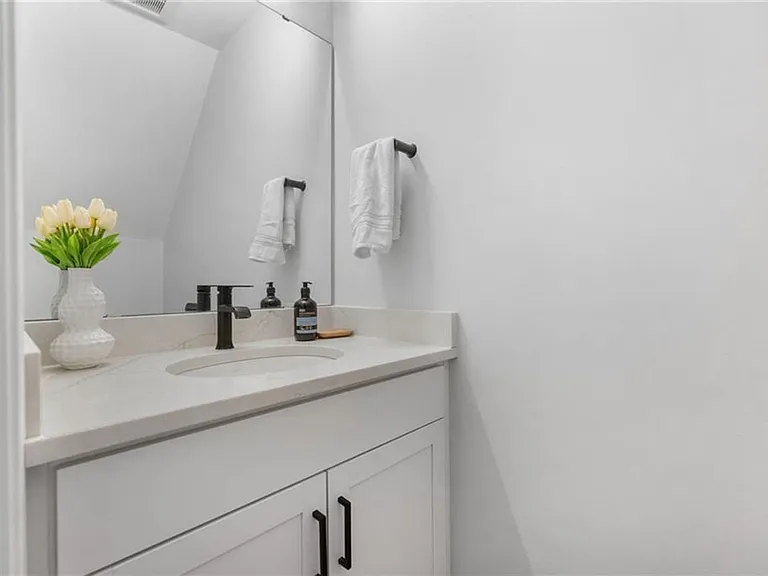 12203 Ashbury Ave — Photo 13