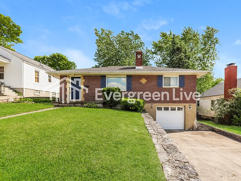 3826 E 4th St — Photo 1