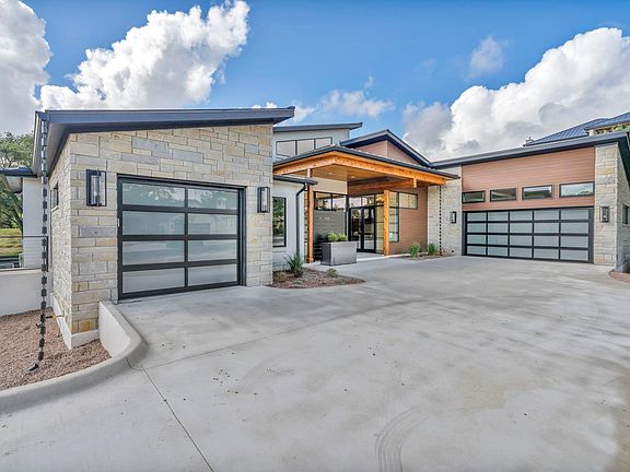 2nd image of 2907 Bay West