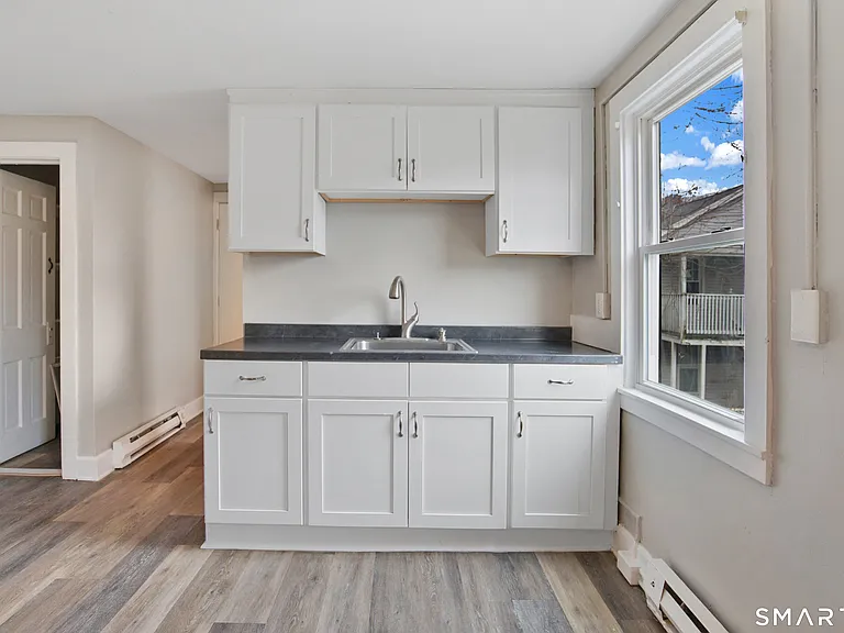 31 Tyler Ave #2 — Photo 4