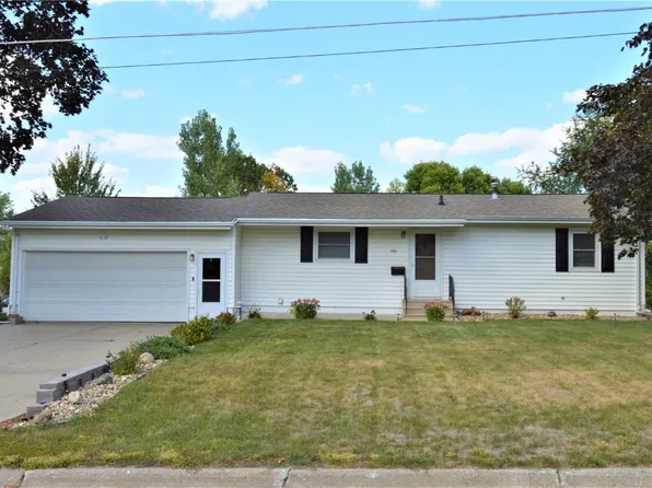 1101 E 2nd St, Vinton, IA 52349