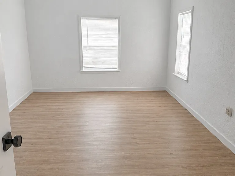 2385 Poplar St — Photo 5