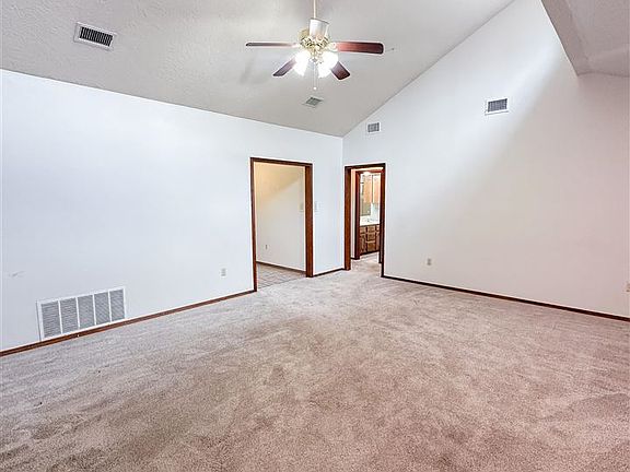 4th image of 7208 NW Willow Creek Dr