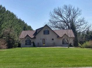 1580 E 400 N, Howe, IN 46746