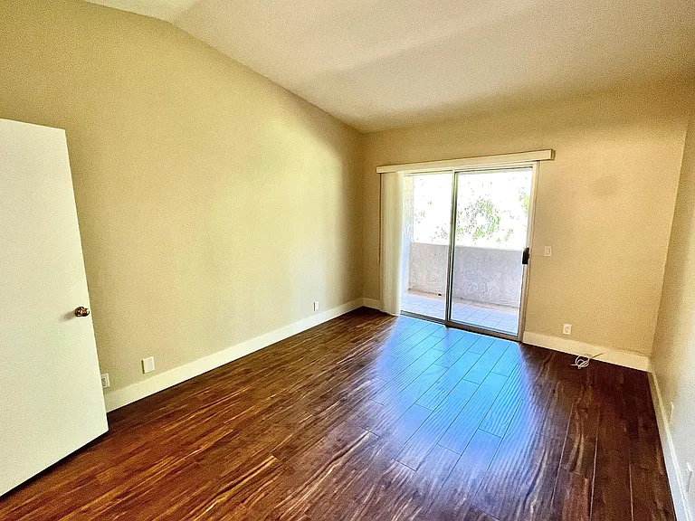7130 Woodlake Ave #G — Photo 9