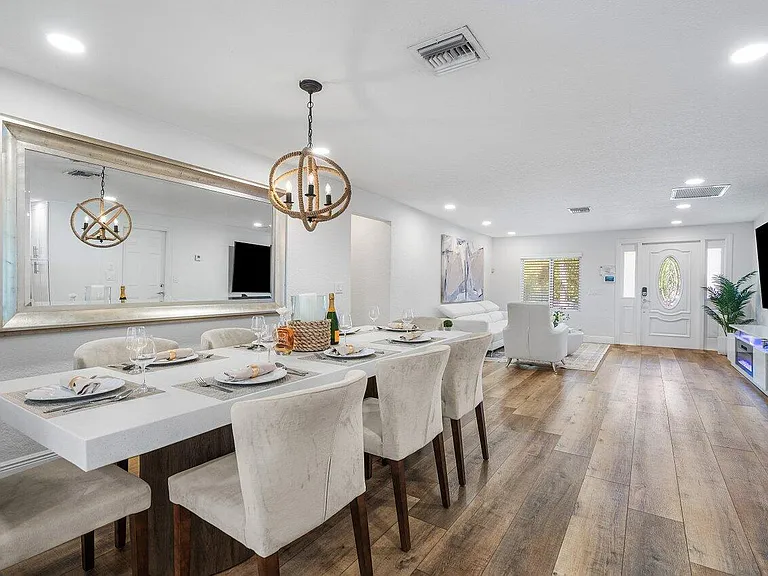 671 Lindell Blvd — Photo 15