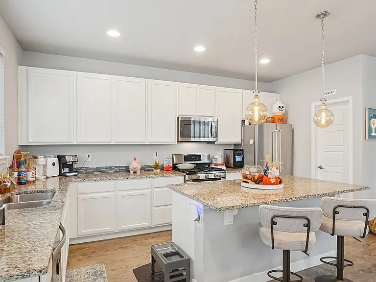 674 E Hinsdale Ave — Photo 17