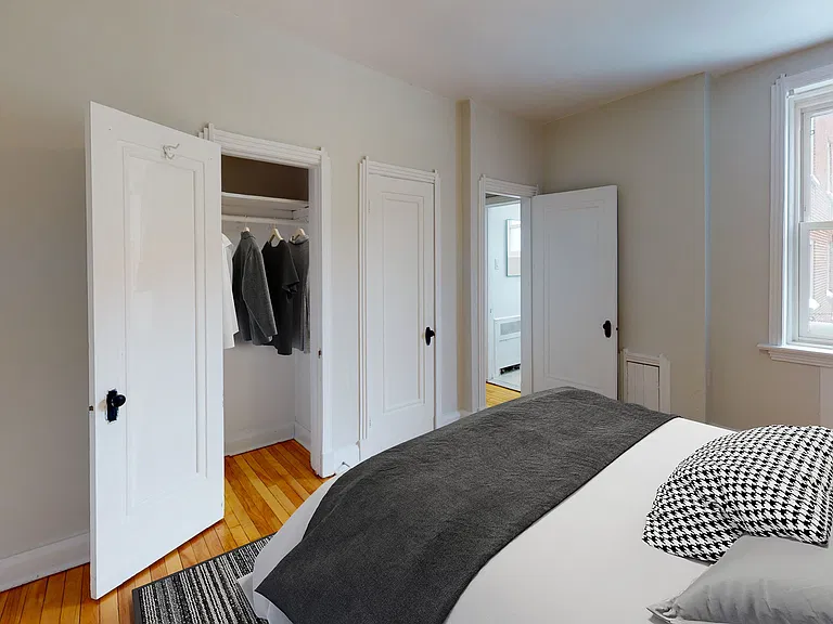 475 King Edward Ave — Photo 6