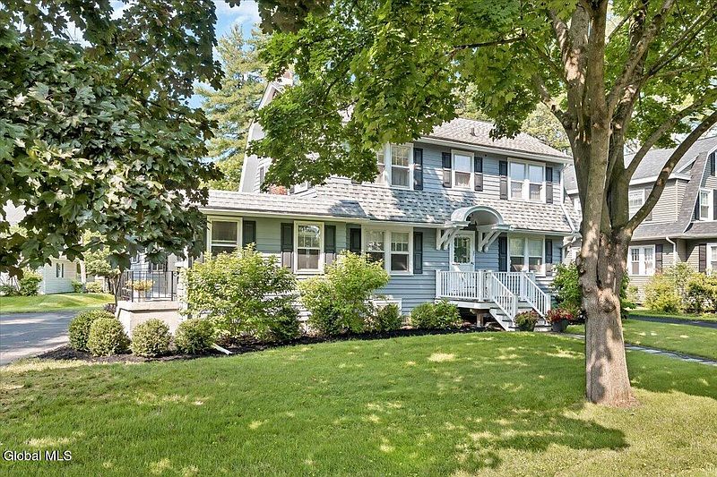 3rd image of 27 Herrick Avenue