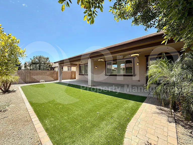 2814 E Quenton St — Photo 24