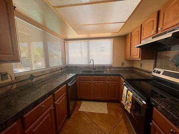 3rd image of 5003 W Dahlia Dr