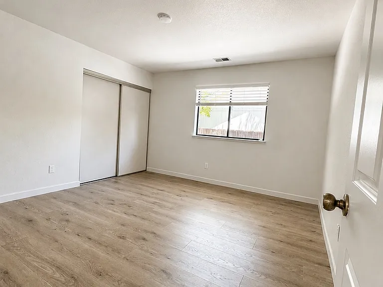 843 Falcon Way — Photo 9