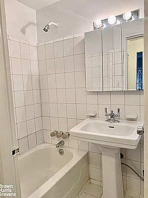 4th image of 308 E 49th St APT 3B