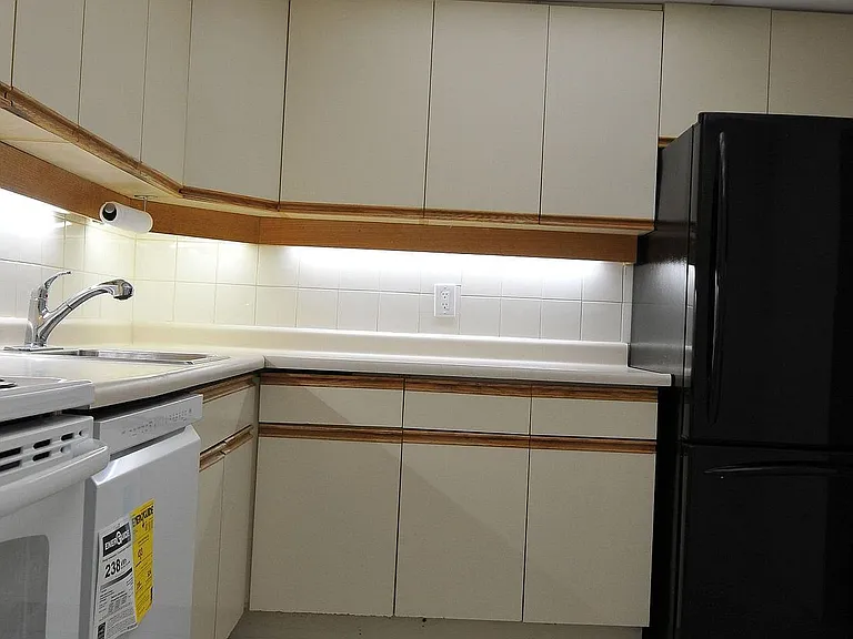1013 Pape Ave #B — Photo 2