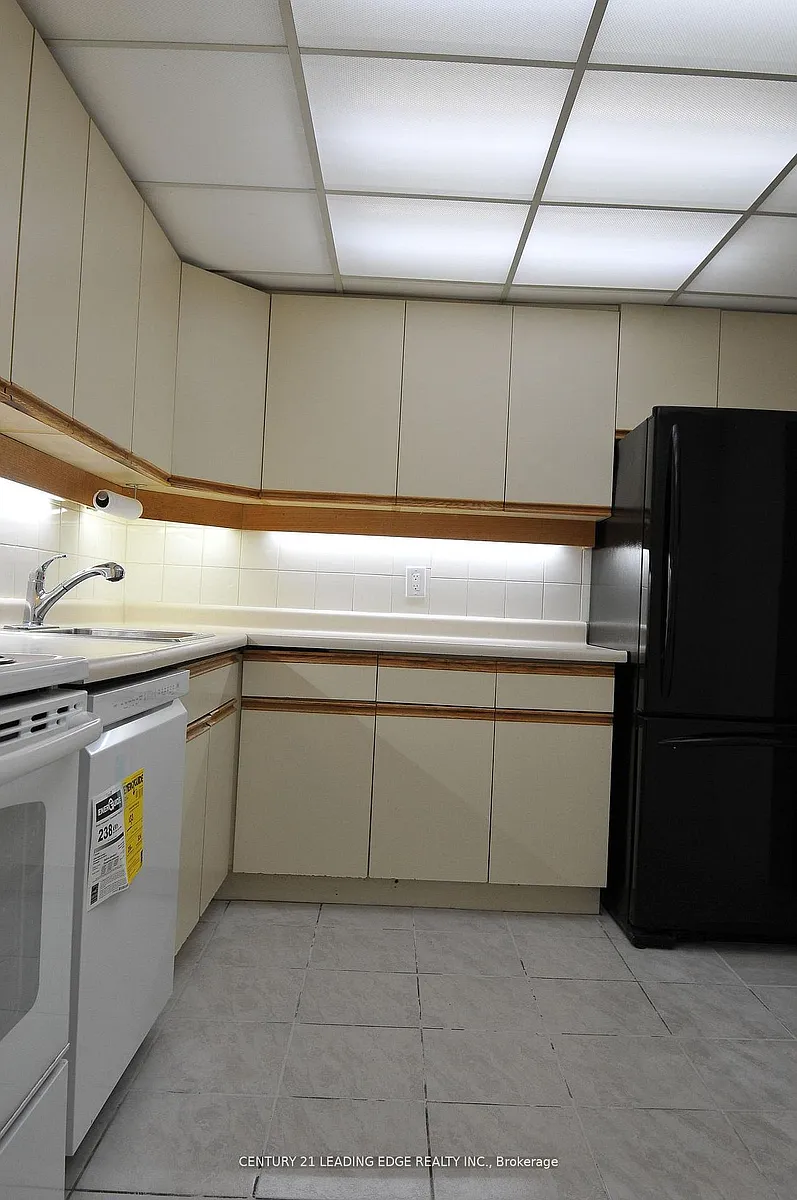 Building Photo - 1013 Pape Ave #B
