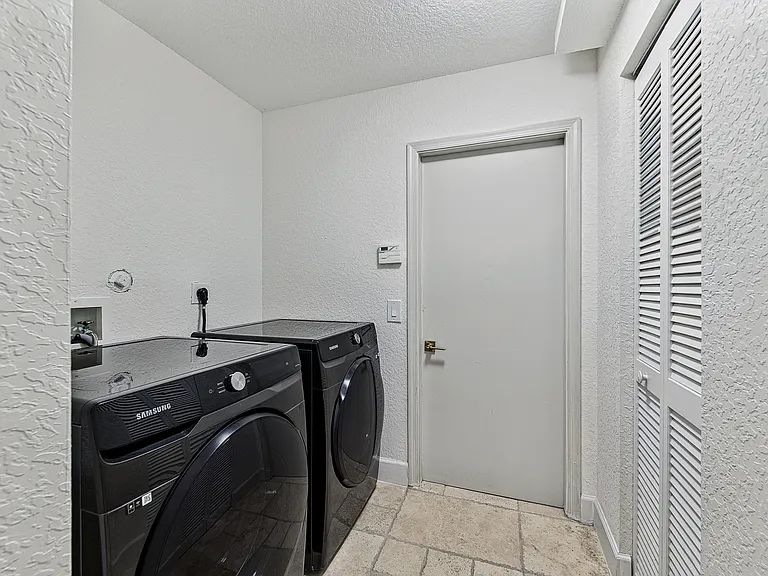 4583 NW 7th Pl — Photo 27