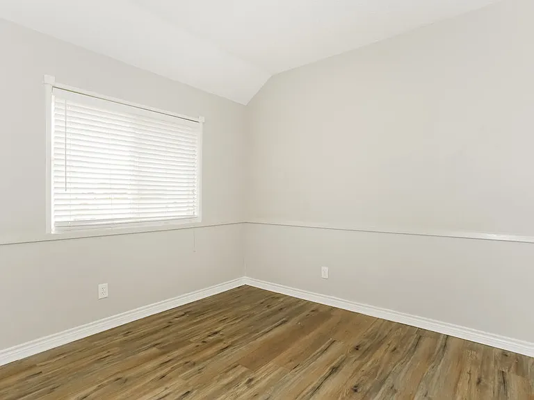 1211 Old Knoll Dr — Photo 12