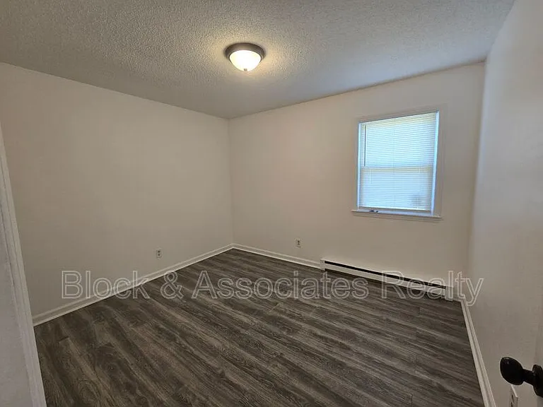 1109 Garrison St — Photo 3