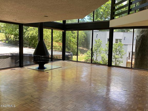 2nd image of 3636 Woodland Dr