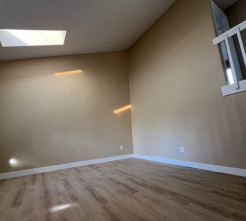 3rd image of 2390 Redwood Ave