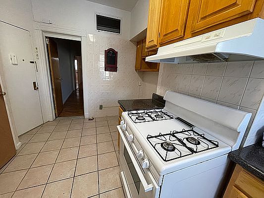 4th image of 3717 Broadway #2L