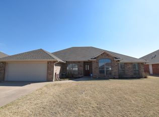 512 Peacock Ln, Altus, OK 73521