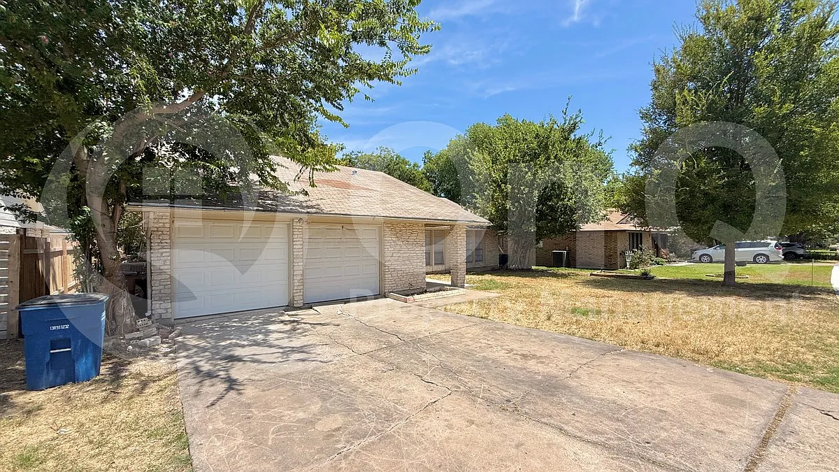 Studio, 2.0 bath, 1385 sqft, $2,099 — Photo 2