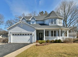 28 Circle Ave, Wheaton, IL 60187