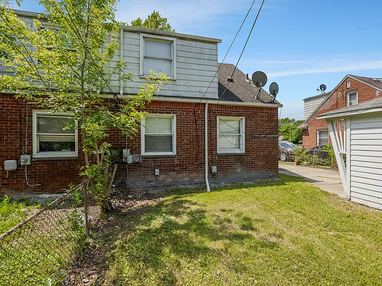 18947 Moross Rd — Photo 19