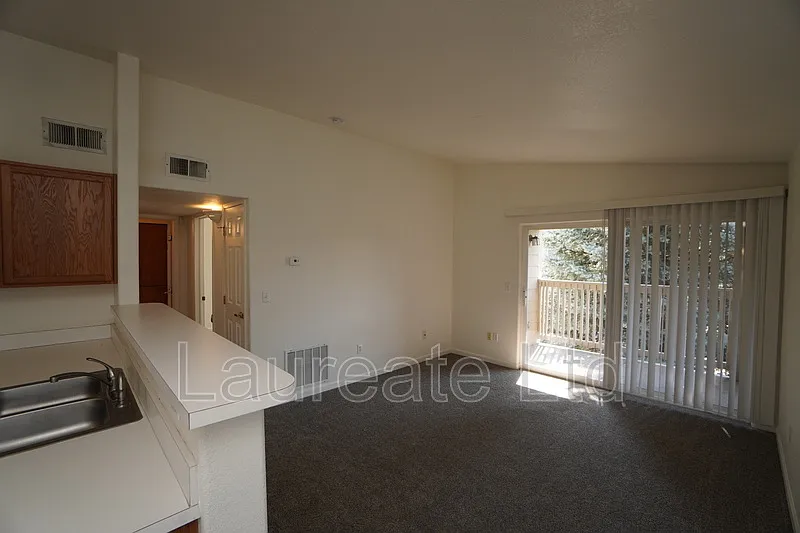 2 bed, 2.0 bath, 1025 sqft, $1,595 — Photo 3