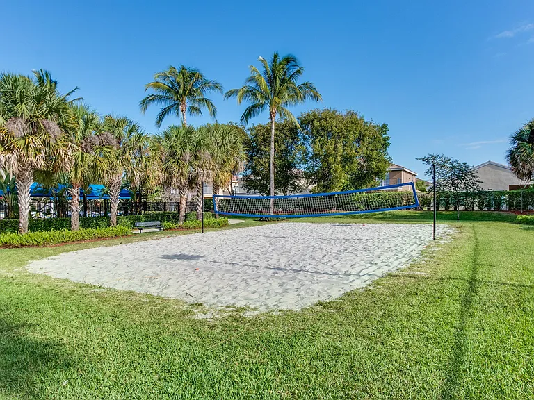 5477 Queenship Ct — Photo 45