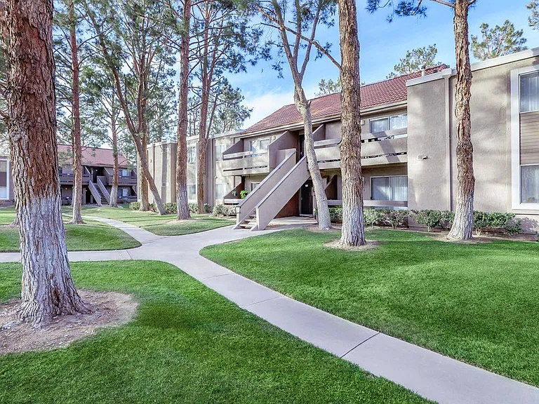Barstonian Apartments — Photo 7