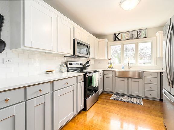 3rd image of 10053 W 151st St