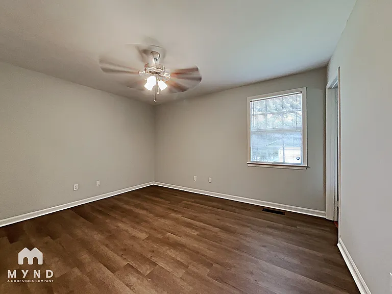 2624 Garry St — Photo 7