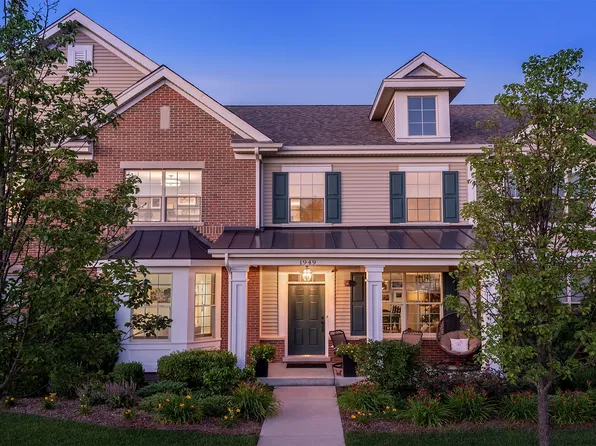 1949 Dauntless Dr, Glenview, IL 60026