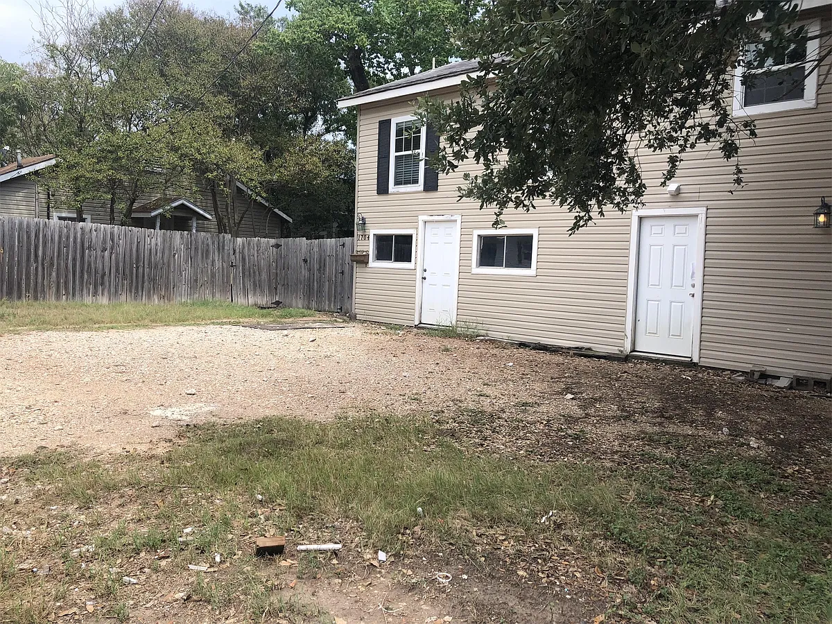 Building Photo - 1708 Baker Ave #1704