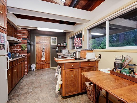 4th image of 2713 Sheringham Point Rd