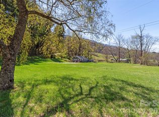 24 Baldridge Dr, Burnsville, NC 28714