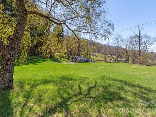 24 Baldridge Dr, Burnsville, NC 28714