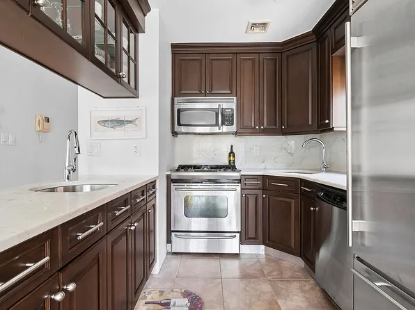 734 E 5th St APT 3R, Brooklyn, NY 11218