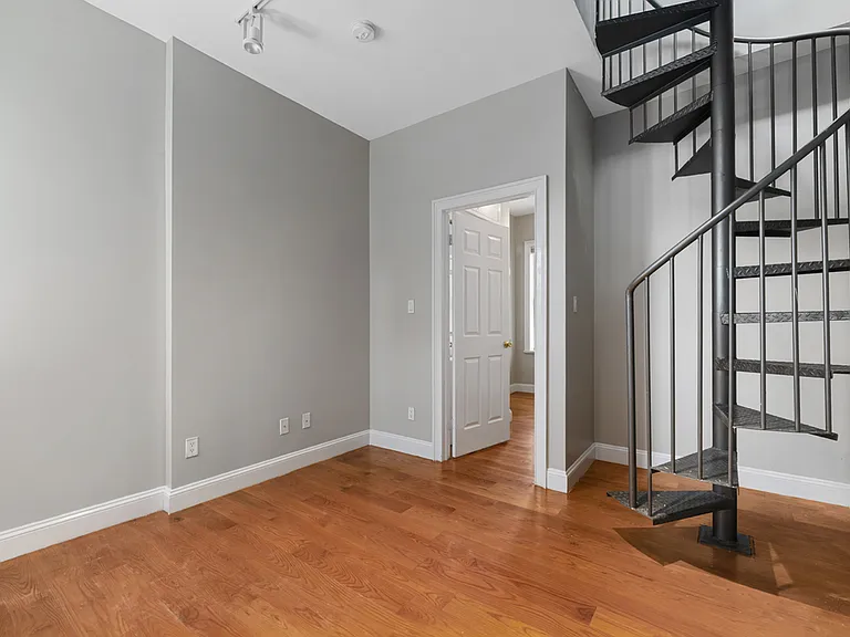 163 Chrystie St #17 — Photo 2