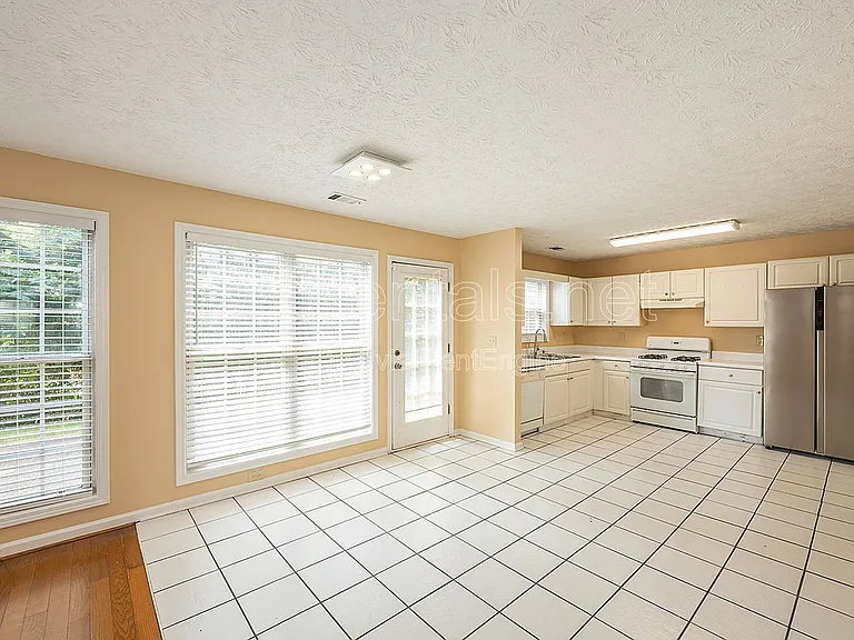 1704 Riverlanding Cir — Photo 6