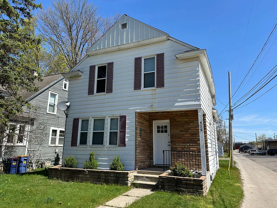 414 Grand Ave NE