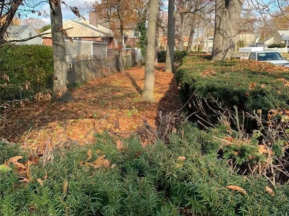 15 Flower Street, Hempstead, NY 11550